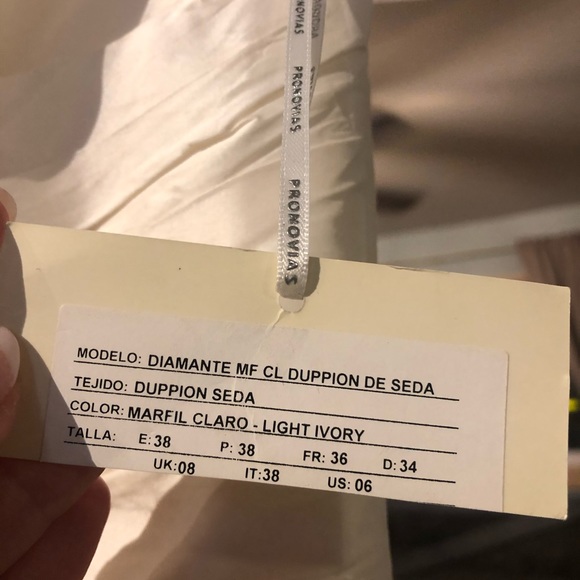 Pronovias Silk Wedding Gown - Picture 5 of 8